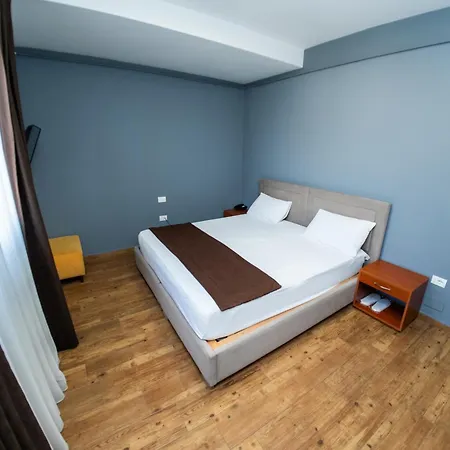 Olivar Tirana 4*