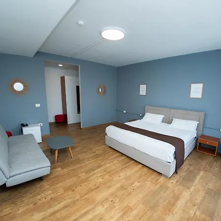 Olivar Tirana Selitë e Vogël