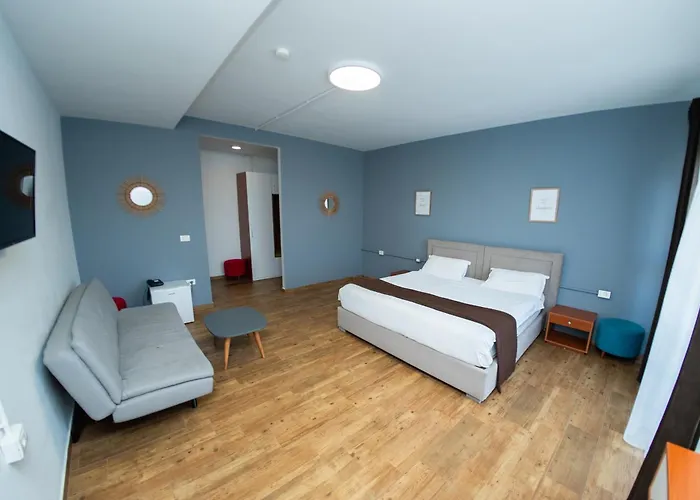 Olivar Tirana Selitë e Vogël