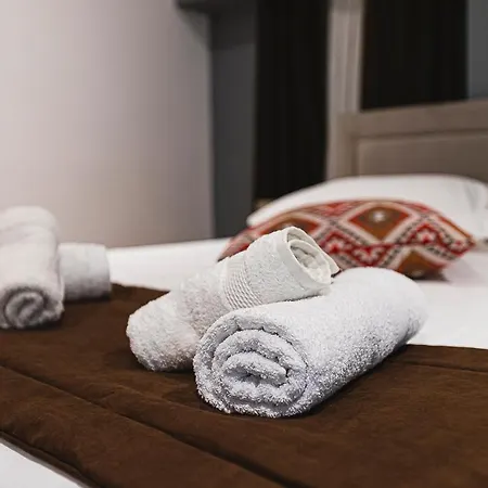Olivar Tirana Otel Selitë e Vogël