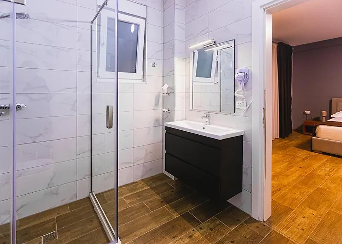 Olivar Tirana Selita e Vogel